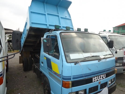 ขาย รถบรรทุก 6 ล้อ ISUZU NKR  110  ดั้มป์