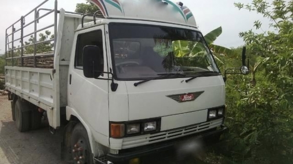 รถฮีโน่ 6 ล้อ FB  113 แรงม้า  สนใจติดต่อ 081 - 6079515