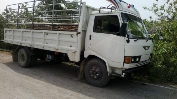 รถฮีโน่ 6 ล้อ FB  113 แรงม้า  สนใจติดต่อ 081 - 6079515