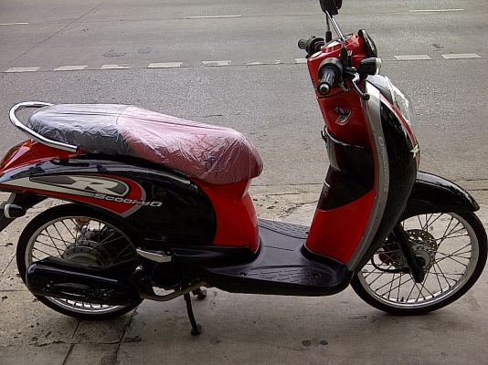 Honda-Scoopy i 110cc เครื่องเนียนมากครับ สภาพเยี่ยมเลยครับ Honda-Scoopy i 110cc เครื่องเนียนมากครับ สภาพเยี่ยมเลยครับ