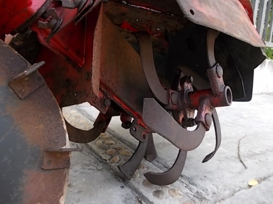 รหัส:13001158รถพรวนดินเดินตามเครื่องเบนชิลFA76D-148331(2.0ps.)เป็นรุ่นกระทัดรัดชุดพรวนดินกว้าง30cm.