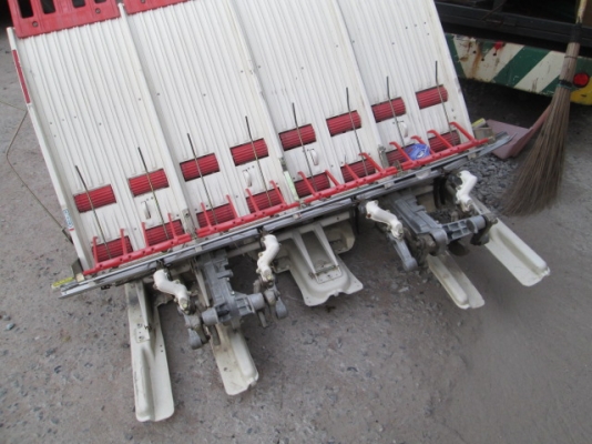 รหัส:13001200รถปลูกข้าวนั่งขับมี8แถวปลูกสภาพดีสตาจกุญแจได้ประหยัดน้ำมันเคลื่อนที่ง่ายย้ายง่าย