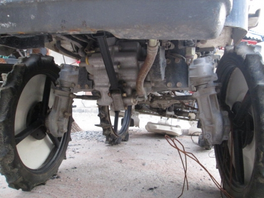 รหัส:13001200รถปลูกข้าวนั่งขับมี8แถวปลูกสภาพดีสตาจกุญแจได้ประหยัดน้ำมันเคลื่อนที่ง่ายย้ายง่าย