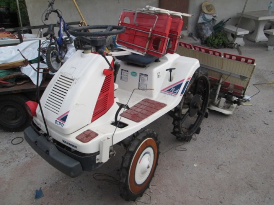 รหัส:13001200รถปลูกข้าวนั่งขับมี8แถวปลูกสภาพดีสตาจกุญแจได้ประหยัดน้ำมันเคลื่อนที่ง่ายย้ายง่าย