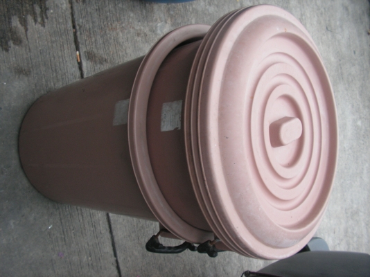 ถังพลาสติกสีเเดง3ใบ ถังพลาสติกสีเเดง3ใบ