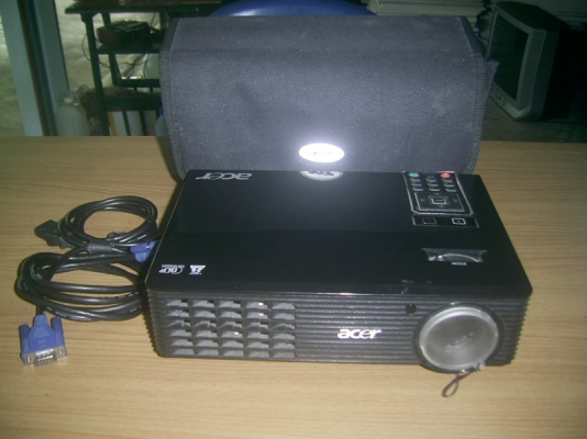 ขาย เครื่องฉายโปรเจคเตอร์ 3D acer