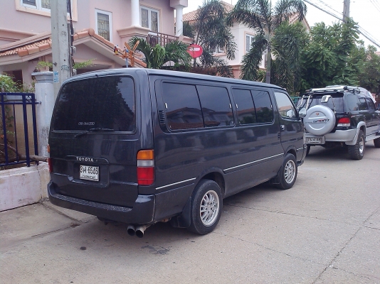 ขายtoyota ตู้หัวจรวด 2.5ดีเซล หลังคาเตี้ยแอร์ราว มานบังแดด