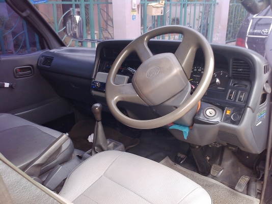 ขายtoyota ตู้หัวจรวด 2.5ดีเซล หลังคาเตี้ยแอร์ราว มานบังแดด