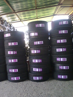 ยาง 235 40 18 265 35 18 ชุดละ 13000 0806260417  มีราคาส่งครับ