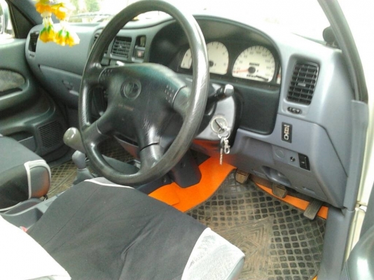 TOYOTA HILUX TIGER EXTRACAB 3.0 EFi MT 4WD ปี 44 รถบ้านภาพดีเดิมๆ ไม่เคยมีอุบัติเหตุหนักเลยพร้อมใช้งาน เครื่องแห้งแรงดี ภายในเก๋งคอนโซลสวยครบพร้อม CD ABS แอร์ พ.เพาเวอร์ ก.ไฟฟ้า กระบะปูพื้นยางลายเนอร์ ช่วงล่างแน่นหนึบ ระบบขับเคลื่อนสี่ล้อพร้อมใช้งานได้เลย