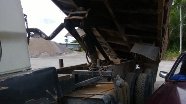 รถมิตซู 10 ล้อดั้ม 220 แรงม้า ( ขายตามสภาพ ) ( ซีเรี้ยน 4500 กว่า. )   สนใจติดต่อ 081 - 6079515