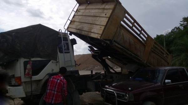 รถมิตซู 10 ล้อดั้ม 220 แรงม้า ( ขายตามสภาพ ) ( ซีเรี้ยน 4500 กว่า. )   สนใจติดต่อ 081 - 6079515