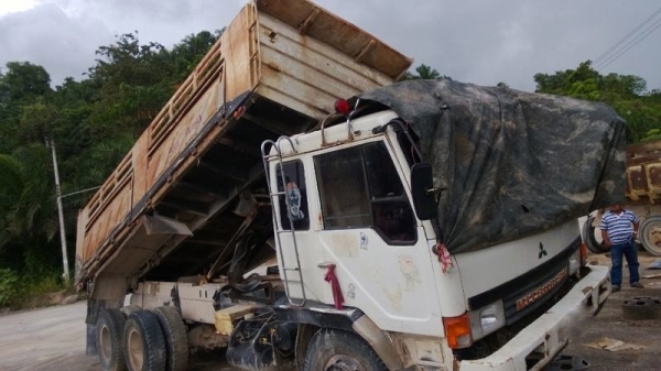 รถมิตซู 10 ล้อดั้ม 220 แรงม้า ( ขายตามสภาพ ) ( ซีเรี้ยน 4500 กว่า. )   สนใจติดต่อ 081 - 6079515