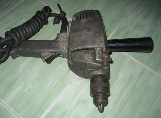 ขายด่วนสว่านรอบช้า Makita 4 หุน  รุ่น 6013 แท้แน่นอน100\%คับ