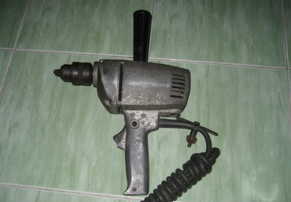 ขายด่วนสว่านรอบช้า Makita 4 หุน  รุ่น 6013 แท้แน่นอน100\%คับ