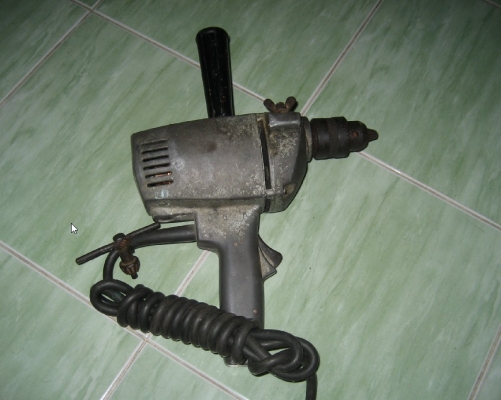 ขายด่วนสว่านรอบช้า Makita 4 หุน  รุ่น 6013 แท้แน่นอน100\%คับ