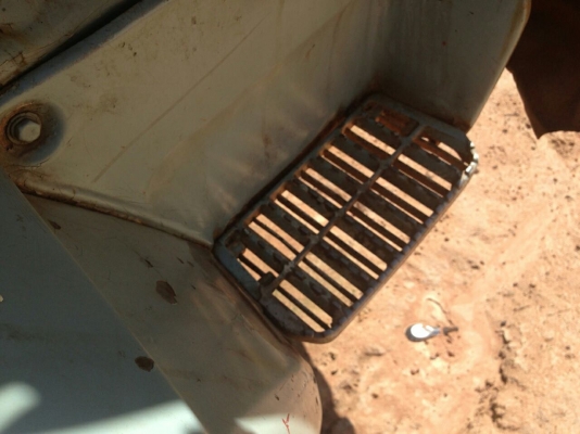 ขาย 6ล้อช่วงยาว ISUZU ROCKY165  เครื่องเดิม6BD1 165 HP แห้งดีติดง่ายไม่หลวม เกียร์ดี ช่วงล่างใหญ่ คัสซีสวยมาก ไม่ผุไม่บวมไม่ดาม เฟืองท้ายใหญ่ FUSO กระบะพื้นเหล็กคอกเหล็กแข็งแรง ยาว5.5ม.หัวนอก บางสีดี มีตำหนิจิ้มมานิดนึง ภายในดี คอนโซลครบ ยาง900 ดี6เส้น พร