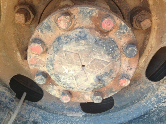 ขาย 6ล้อช่วงยาว ISUZU ROCKY165  เครื่องเดิม6BD1 165 HP แห้งดีติดง่ายไม่หลวม เกียร์ดี ช่วงล่างใหญ่ คัสซีสวยมาก ไม่ผุไม่บวมไม่ดาม เฟืองท้ายใหญ่ FUSO กระบะพื้นเหล็กคอกเหล็กแข็งแรง ยาว5.5ม.หัวนอก บางสีดี มีตำหนิจิ้มมานิดนึง ภายในดี คอนโซลครบ ยาง900 ดี6เส้น พร