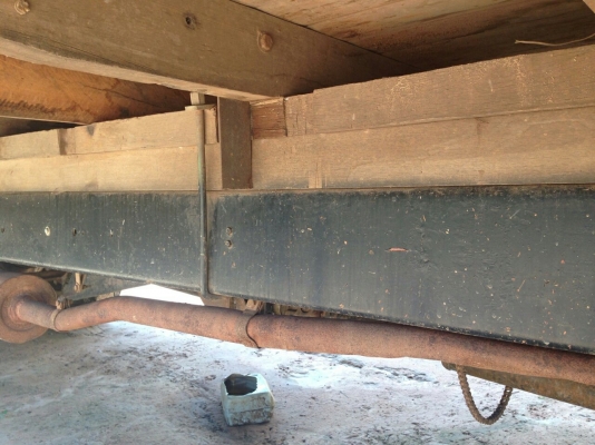 ขาย 6ล้อช่วงยาว ISUZU ROCKY165  เครื่องเดิม6BD1 165 HP แห้งดีติดง่ายไม่หลวม เกียร์ดี ช่วงล่างใหญ่ คัสซีสวยมาก ไม่ผุไม่บวมไม่ดาม เฟืองท้ายใหญ่ FUSO กระบะพื้นเหล็กคอกเหล็กแข็งแรง ยาว5.5ม.หัวนอก บางสีดี มีตำหนิจิ้มมานิดนึง ภายในดี คอนโซลครบ ยาง900 ดี6เส้น พร