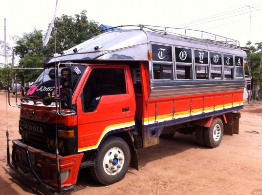 TOYOTA DYNA 115 HP รถบรรทุก 6 ล้อ กระบะมีหลังคาโดยสารความยาว 4.30 เมตรสภาพสวย เครื่องแห้งแรงดีไม่มีเยิ้มเลย ภายในเก๋งคอนโซลสวยครบพร้อม เครื่องเสียง+จอ พวงมาาเวอร์ ช่วงล่างใหญ่คัชซีสวยไม่มีดาม ยาง 8.25 ขอบ 16 สภาพดี 70\% พร้อมใช้งาน