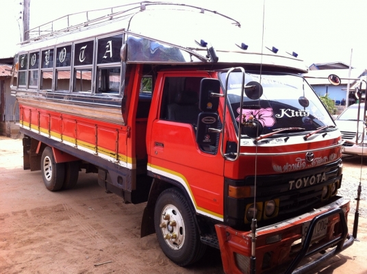 TOYOTA DYNA 115 HP รถบรรทุก 6 ล้อ กระบะมีหลังคาโดยสารความยาว 4.30 เมตรสภาพสวย เครื่องแห้งแรงดีไม่มีเยิ้มเลย ภายในเก๋งคอนโซลสวยครบพร้อม เครื่องเสียง+จอ พวงมาาเวอร์ ช่วงล่างใหญ่คัชซีสวยไม่มีดาม ยาง 8.25 ขอบ 16 สภาพดี 70\% พร้อมใช้งาน TOYOTA DYNA 115 HP รถบรรทุก 6 ล้อ กระบะมีหลังคาโดยสารความยาว 4.30 เมตรสภาพสวย เครื่องแห้งแรงดีไม่มีเยิ้มเลย ภายในเก๋งคอนโซลสวยครบพร้อม เครื่องเสียง+จอ พวงมาาเวอร์ ช่วงล่างใหญ่คัชซีสวยไม่มีดาม ยาง 8.25 ขอบ 16 สภาพดี 70\% พร้อมใช้งาน