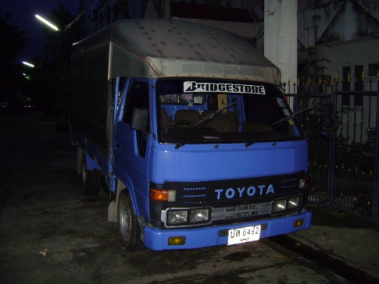 ปี2005 มือเดียว โตโยต้า ไดน่าเครื่อง3L (2800cc.)มีโครงหลังคาตัวรถสีฟ้าน้ำเงิน มีแอร์ พาวเวอร์