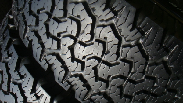 ขายยาง BF Goodrich Allterrain 265 75 r16  ปลายปี10 สวยๆ