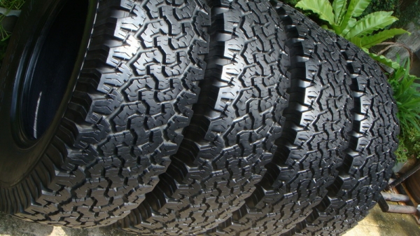 ขายยาง BF Goodrich Allterrain 265 75 r16 ปลายปี10 สวยๆ ขายยาง BF Goodrich Allterrain 265 75 r16 ปลายปี10 สวยๆ