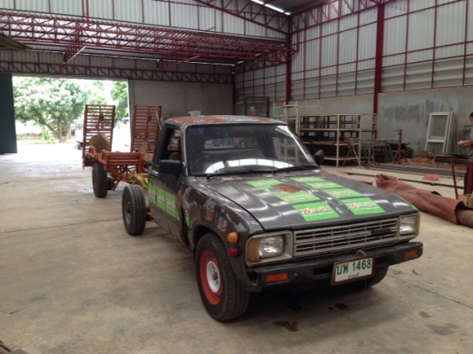 ขายด่วน..รถพ่วงใส่ KOMATSU PC20-7 รถสวย โตโยต้า ดีเซล 2200 เครื่องดี คัสซีสวย เก๋งสวย มีทะเบียนครบ.