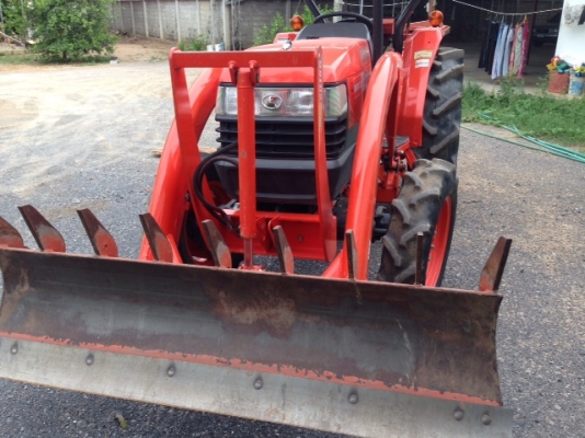 ขายด่วน..รถไถ KUBOTA L4508 DI ขับ 4 WD รถสภาพใหม่ เลขไมล์เพียง 403 ชั่วโมง มีใบดันหน้า ผาน 4 ตราช้าง รถสวยแจ่ม มีทะเบียนครบ.