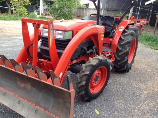 ขายด่วน..รถไถ KUBOTA L4508 DI ขับ 4 WD รถสภาพใหม่ เลขไมล์เพียง 403 ชั่วโมง มีใบดันหน้า ผาน 4 ตราช้าง รถสวยแจ่ม มีทะเบียนครบ.
