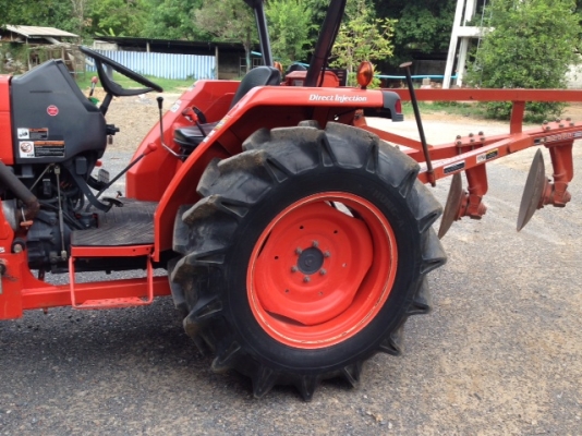 ขายด่วน..รถไถ KUBOTA L4508 DI ขับ 4 WD รถสภาพใหม่ เลขไมล์เพียง 403 ชั่วโมง มีใบดันหน้า ผาน 4 ตราช้าง รถสวยแจ่ม มีทะเบียนครบ.