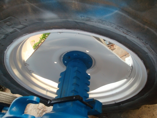 ขายยางหลังรถไถฟอร์ดพร้อมกะทะขอบ 38 ขายยางหลังรถไถฟอร์ดพร้อมกะทะขอบ 38