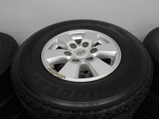 ขายล้อแม็ก Toyota vigo smart cab Prerunner ขอบ 15 พร้อมยาง 255/70/15 สวยๆ 1 ชุด/เทิร์นได้-ใส่ฟรีค่ะ