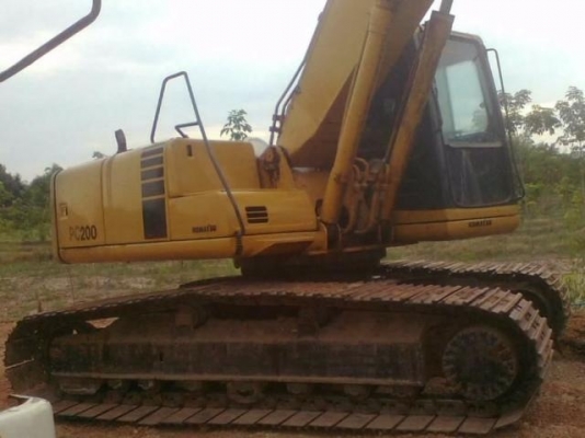 KOMATSU PC 200-6 รถบอดี้สวยมากครับพร้้อมใช้งานได้เลย ภายในเก๋งสะอาด แอร์เย็น เครื่องแห้งแรงดีไม่มีเยิ้ม ปั๊มเดิมๆทำงานเร็วไม่โหลด ช่วงล่างเอวแน่น โซ่บูทใบแทรกหนาดีประมาณ 70\% พร้อมทำงานได้เลย เอกสารใบอินวอยซ์ครบพร้อม ราคาต่อรองได้ครับ