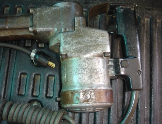 ขายเครื่องสกัดคอนกรีต Makita รุ่น HM1201 (1130w.)