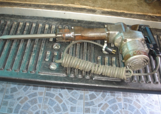 ขายเครื่องสกัดคอนกรีต Makita รุ่น HM1201 (1130w.)