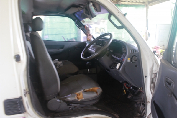 รถตู้หัวจรวด สวยสวยจริงๆ ติดแก๊ส LPG ลดกระหน่ำ!!! ด่วนๆๆ