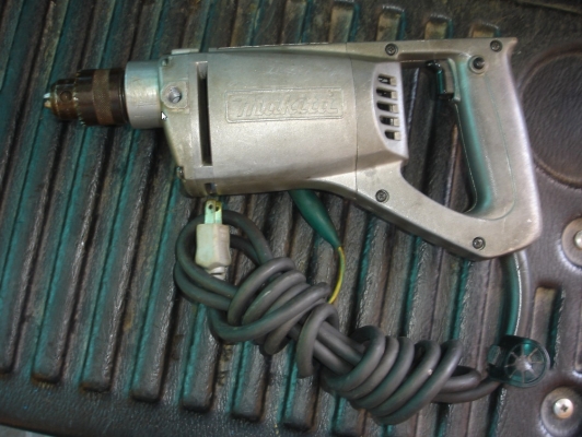 สว่านไฟฟ้า makita รุ่น 6401 (360w.)