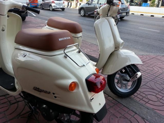 Honda giorno 50cc (สีครีมไข่ไก่) ประกอบใหม่ (มือ1ไทย) Honda giorno 50cc (สีครีมไข่ไก่) ประกอบใหม่ (มือ1ไทย)