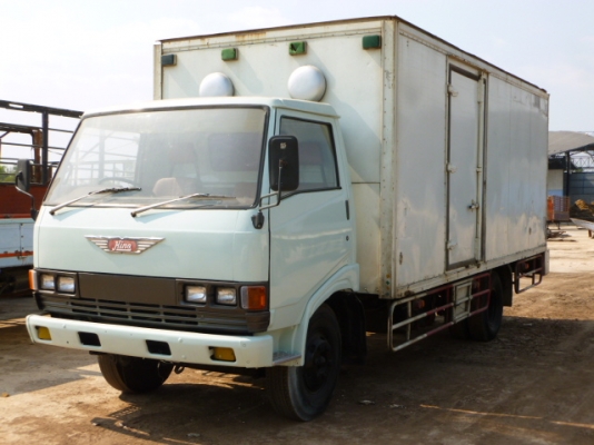 แสงฟ้าเต้นรถ/////จำหน่ายรถ6ล้อ HINO-KM779 ตุ้แห้งยาว5.50เมตร