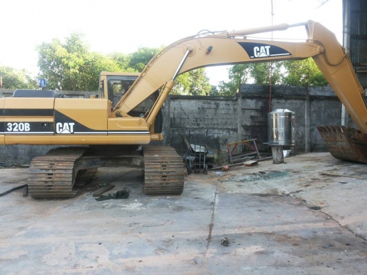 ขายรถแบคโฮ CAT 320B สภาพพร้อมใช้งาน