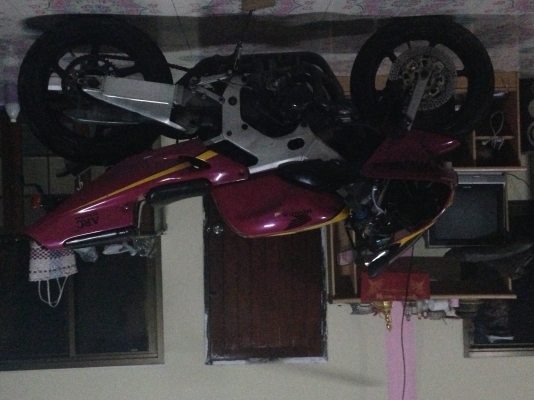 ขายด่วนๆร้อนเงินCbr250rrปี92ทะเบียนแท้เล่มเขียวครับ ราคา40,000 สนใจติดต่อ 091-8190386ต่อรองได้ครับ