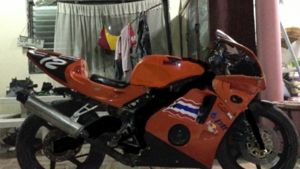 ขายด่วนๆร้อนเงินCbr250rrปี92ทะเบียนแท้เล่มเขียวครับ ราคา40,000 สนใจติดต่อ 091-8190386ต่อรองได้ครับ