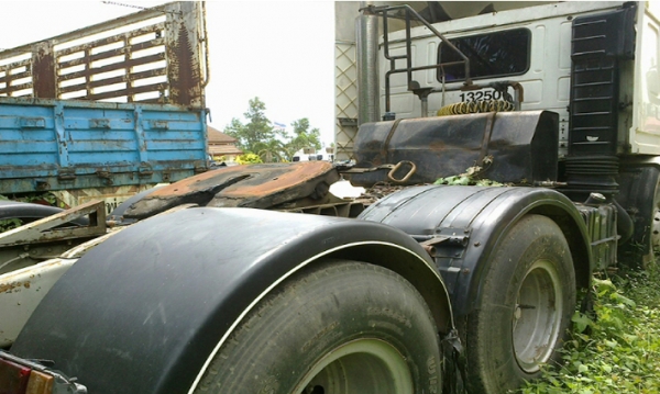 SCANNIA  หัวกับ  คัทซี  เครื่องเดิม   250  แรง  เกียร์เดิม  ( เครื่องสตาร์ทไม่ติด ขายตามสภาพ )