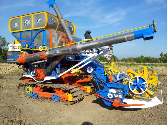 ขายรถเกี่ยวข้าวศักดิ์พัฒนาการเกษตร สนใจโทร 0817638762 ไพทูลย์ (((ส่งถึงที่ไม่คิดค่าจัดส่ง)))