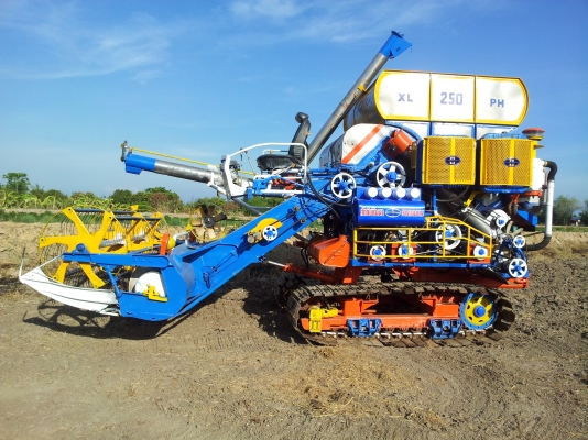 ขายรถเกี่ยวข้าวศักดิ์พัฒนาการเกษตร สนใจโทร 0817638762 ไพทูลย์ (((ส่งถึงที่ไม่คิดค่าจัดส่ง)))