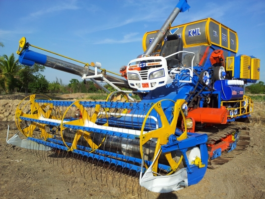 ขายรถเกี่ยวข้าวศักดิ์พัฒนาการเกษตร สนใจโทร 0817638762 ไพทูลย์ (((ส่งถึงที่ไม่คิดค่าจัดส่ง)))