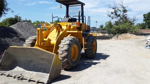 รคตักล้อยางkomatsuwa100 ซีเลี่ยน30505 เก่าญี่ปุ่นแท้ เจ้าของขายเอง รคตักล้อยางkomatsuwa100 ซีเลี่ยน30505 เก่าญี่ปุ่นแท้ เจ้าของขายเอง