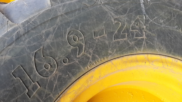 รคตักล้อยางkomatsuwa100 ซีเลี่ยน30505 เก่าญี่ปุ่นแท้ เจ้าของขายเอง รคตักล้อยางkomatsuwa100 ซีเลี่ยน30505 เก่าญี่ปุ่นแท้ เจ้าของขายเอง